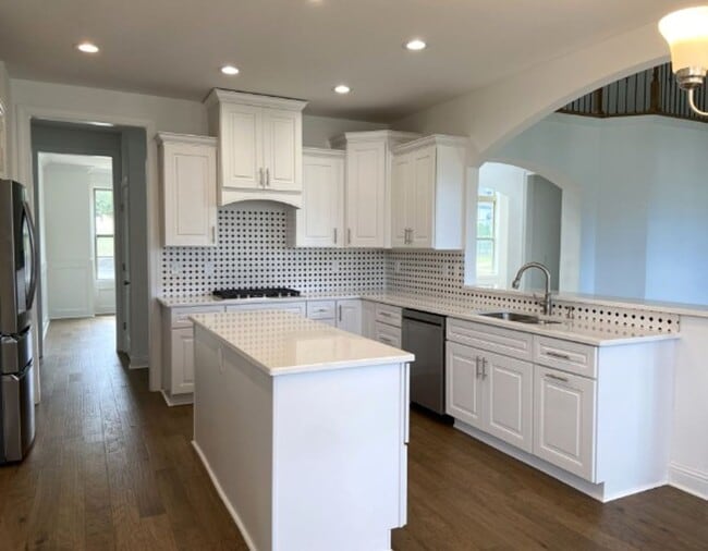 Building Photo - Newer Custom Brick Home in Lebanon