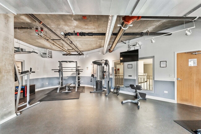 Building Photo - 1000 W Adams St