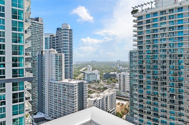 Building Photo - 1050 Brickell Ave