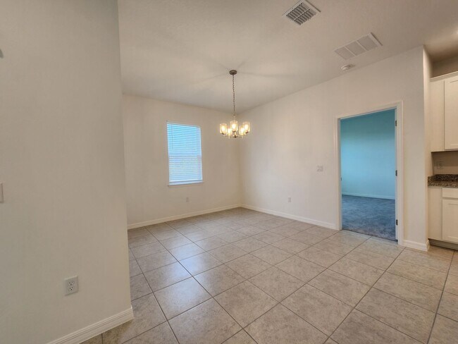 dining room - 33286 Country House Dr