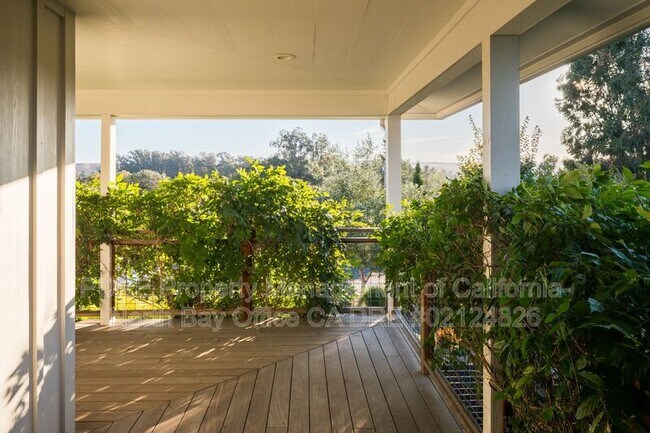 Building Photo - 202 Petersen Ln