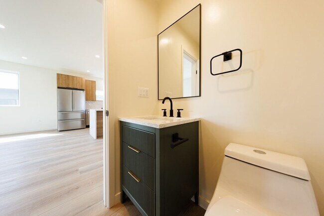Building Photo - LUXURY in Prime Culver City
