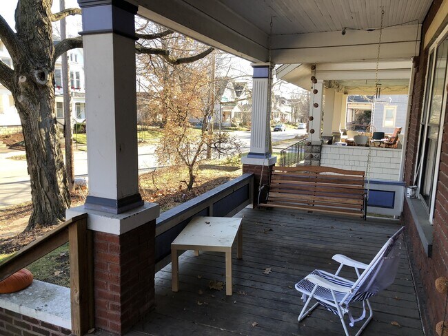 Building Photo - 2329 Indianola Ave