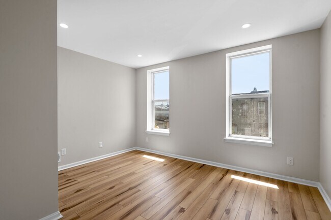 Building Photo - 2524 E Fayette St
