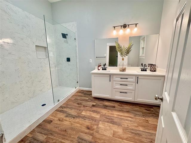 Building Photo - 508 E Franklin St