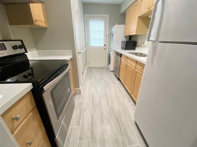 Building Photo - 515 Tallowood Rd