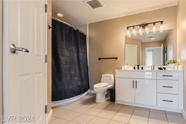 Building Photo - Stunningly Remodeled Studio High-Rise Unit For Rent