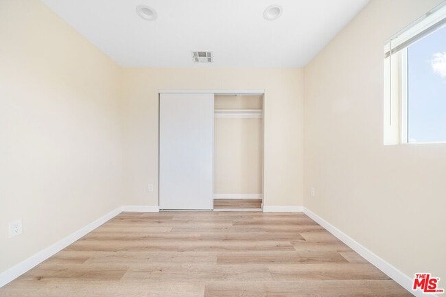 Building Photo - 1002 E 33rd St