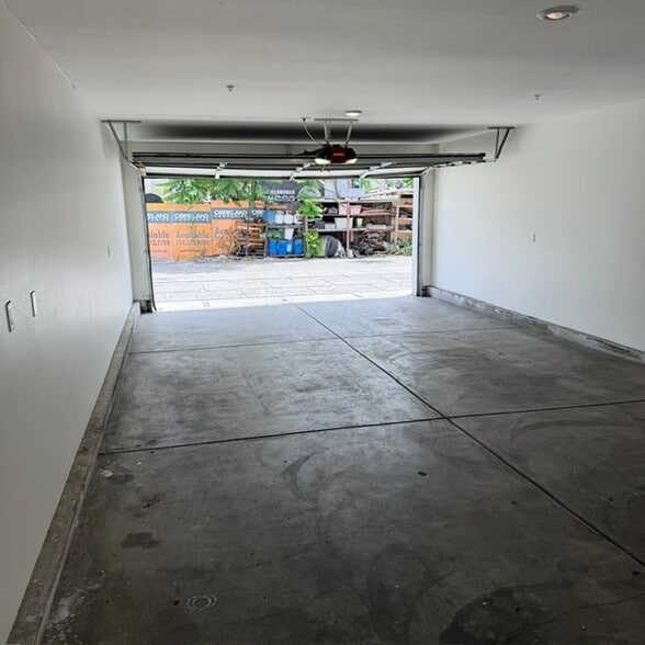 Building Photo - 5874 Towne Ave