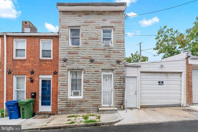 Building Photo - 308 S Castle St