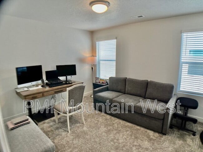 Building Photo - 707 Miller Ave
