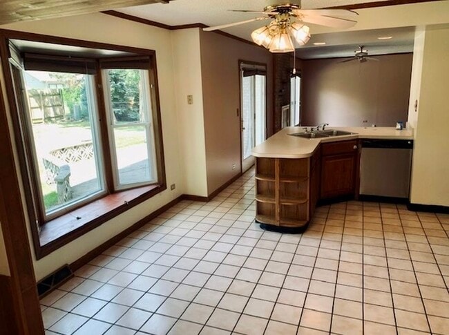 Building Photo - 9S174 Nantucket Dr