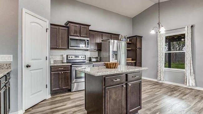 Building Photo - 5544 Peach Dr