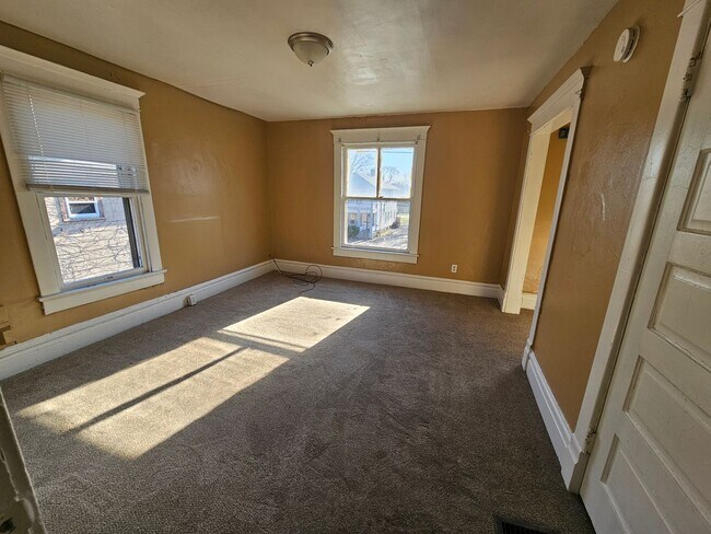 Primary Photo - 706 Spring St