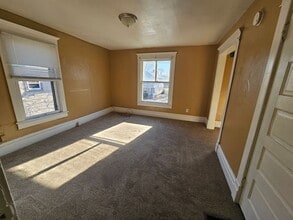 Building Photo - 706 Spring St