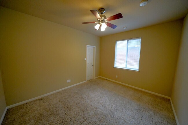 Building Photo - Beautiful Home Now Available in the Covete...