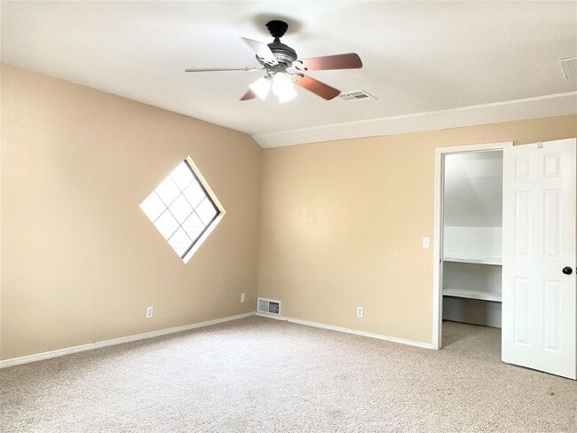 Building Photo - 725 Lapwing Rd