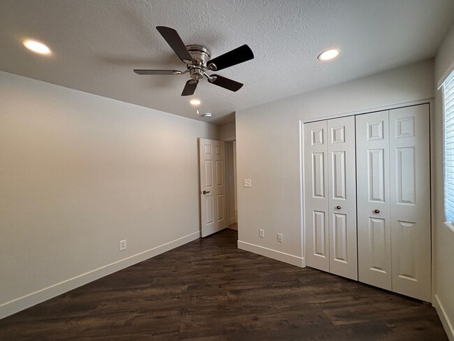 Building Photo - SPACIOUS 2 BEDROOM TOWNHOME FOR RENT!