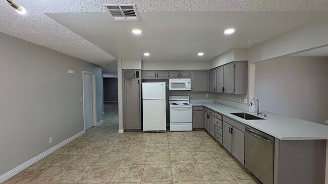 Building Photo - 3564 Redwood St