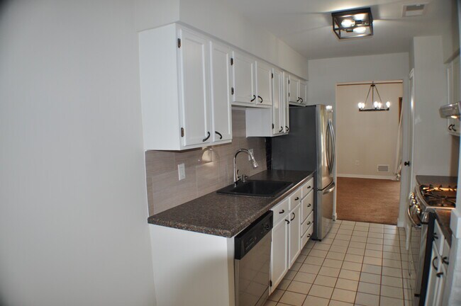 Building Photo - 57 Tynemouth Ct