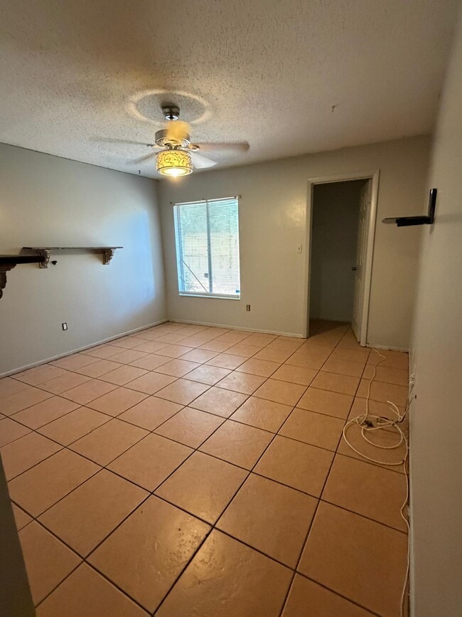 Building Photo - 101 Red Cedar Dr