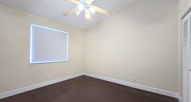 Building Photo - 6241 NW 74th Ct