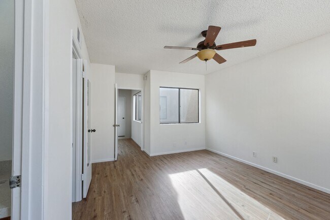 Building Photo - 10444 Canoga Ave