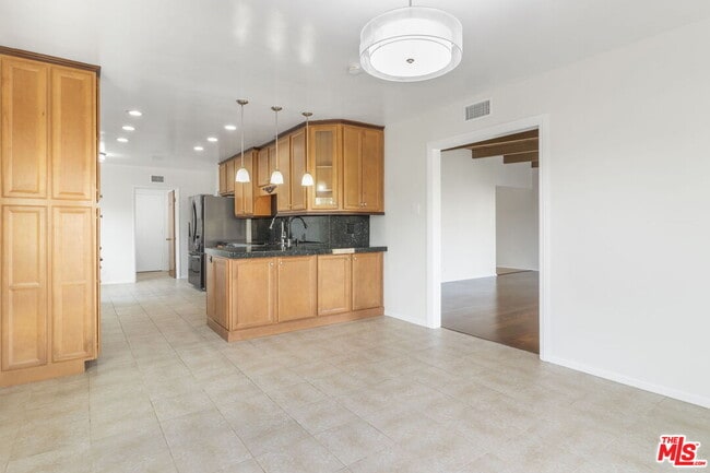 Building Photo - 7515 W 88th St