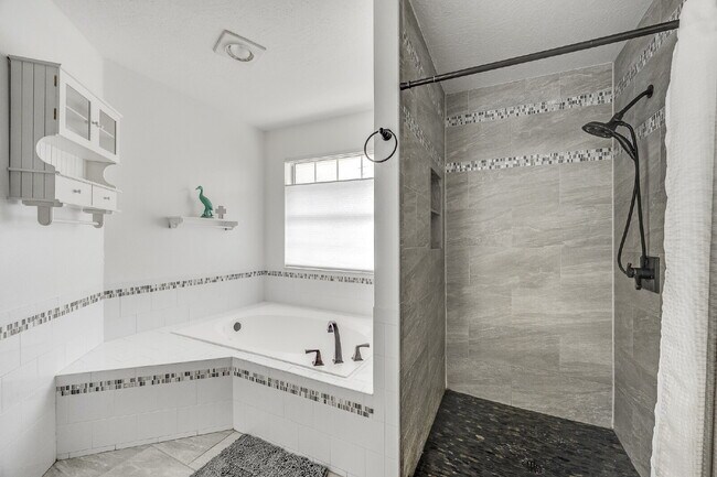 Building Photo - 4BR/2.5BA in gorgeous Melbourne Beach!