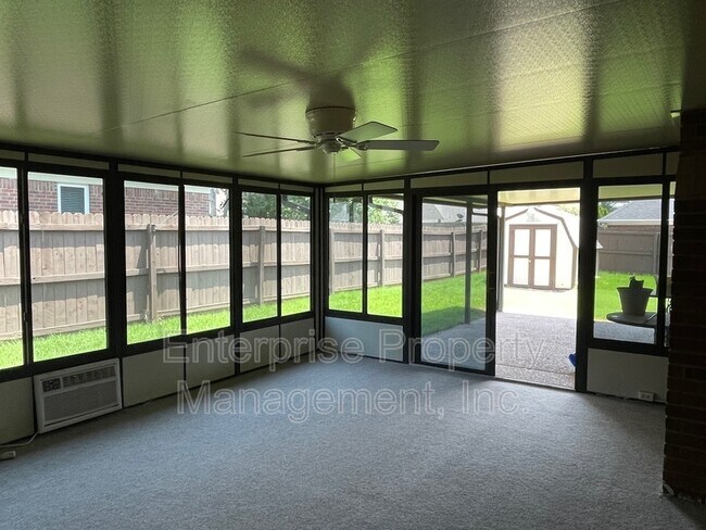 Building Photo - 3840 Charbon Ln