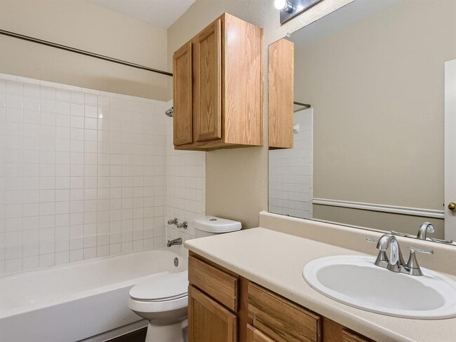 Building Photo - 2858 Southampton Way