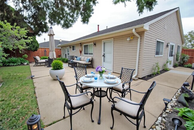 Building Photo - 16311 La Luna Dr