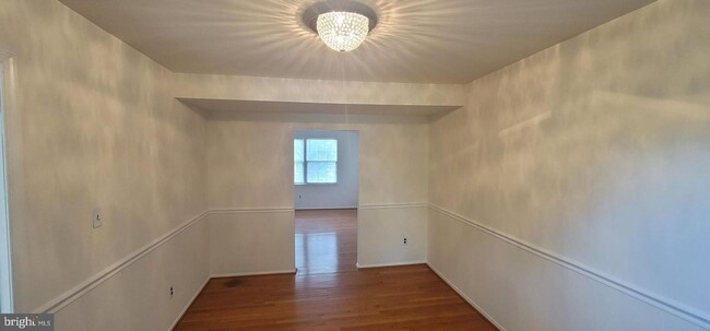 Building Photo - Love to relax? Love to entertain? You can ...