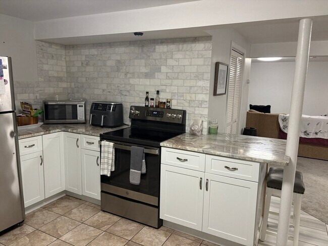 Building Photo - 55 Fox Hill Rd