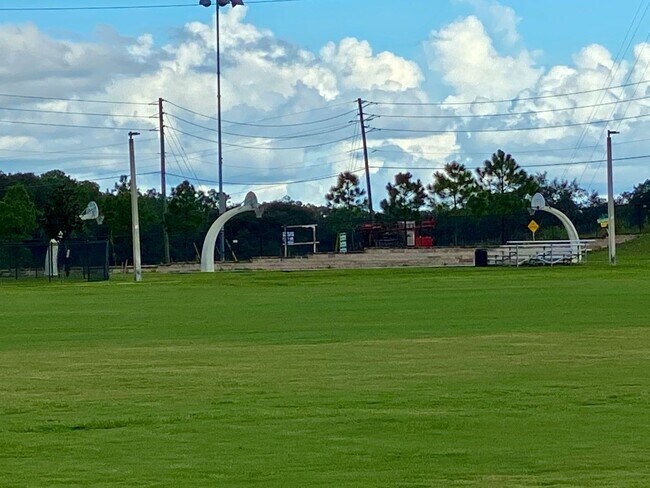 Building Photo - Beautiful Home for rent in Poinciana - 4 bed 2.5 bath plus large bonus room