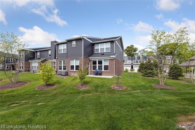 Building Photo - 765 Hummingbird Dr