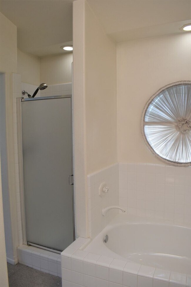 Building Photo - 3 Bedroom Townhome in La Jolla Village