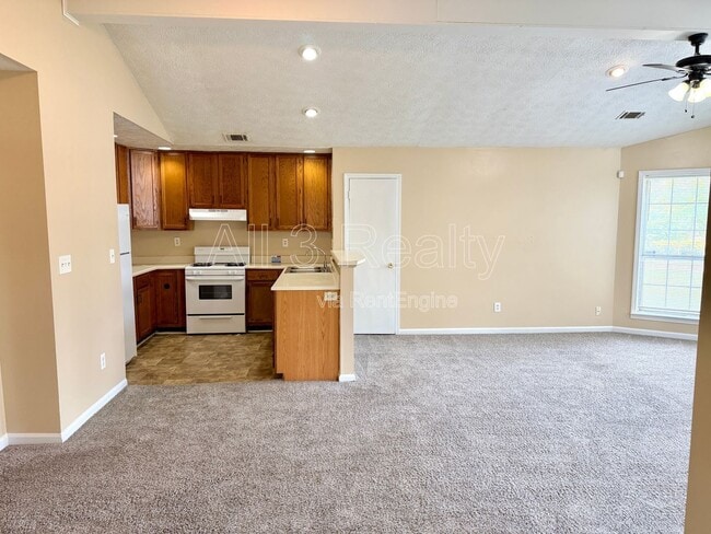 Building Photo - 2140 Meadowview Ct SE