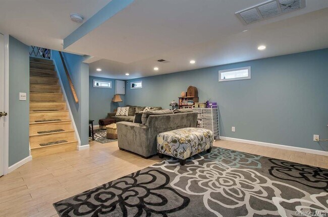 Building Photo - 15 Janet Dr