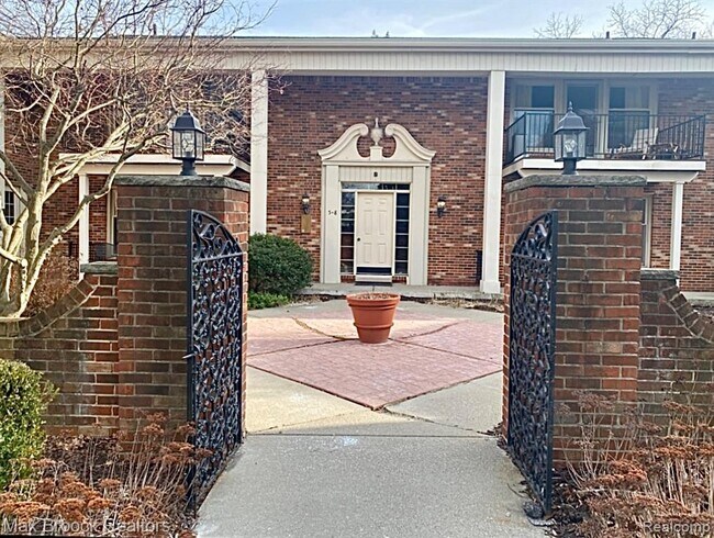 Building Photo - 885 N Old Woodward Ave