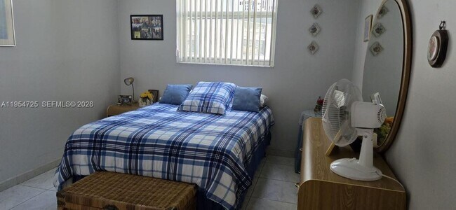 Building Photo - 1913 S Ocean Dr