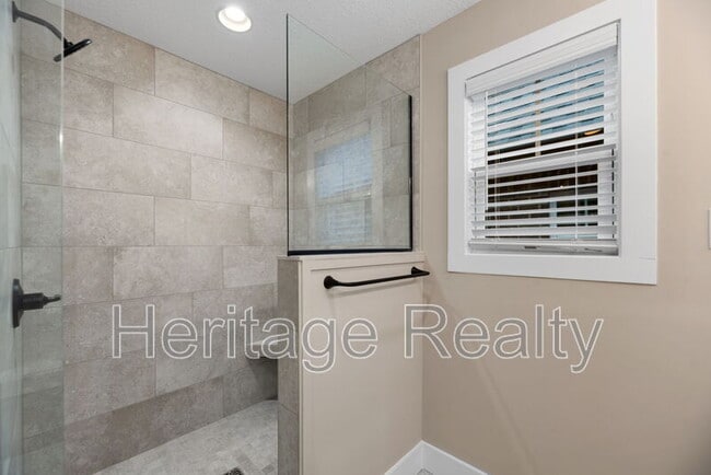 Building Photo - 7226 Sassafras Way