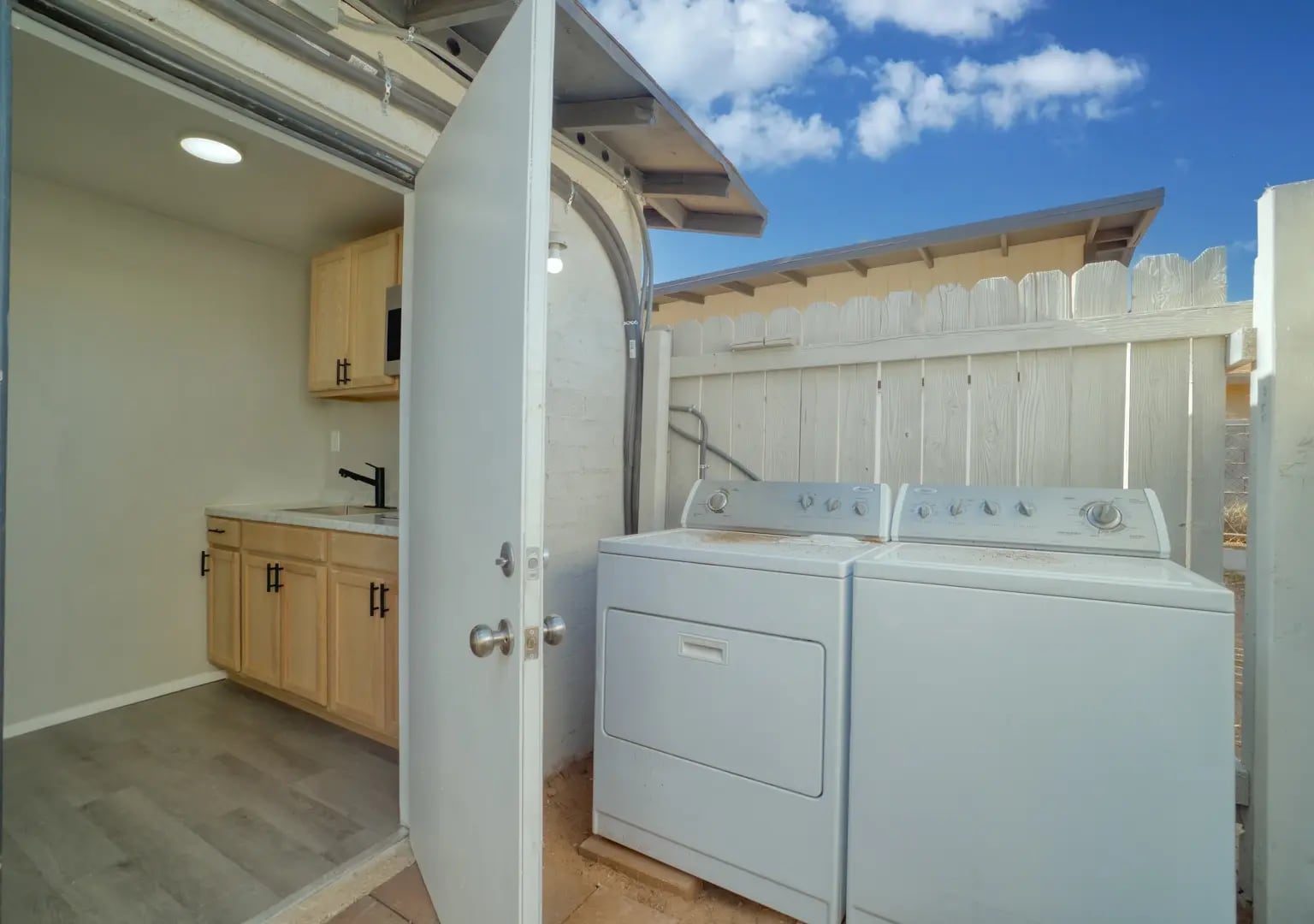 Building Photo - 1005 N Center Ave