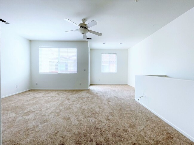 Building Photo - Beautiful Townhome in Rancho Carrillo!