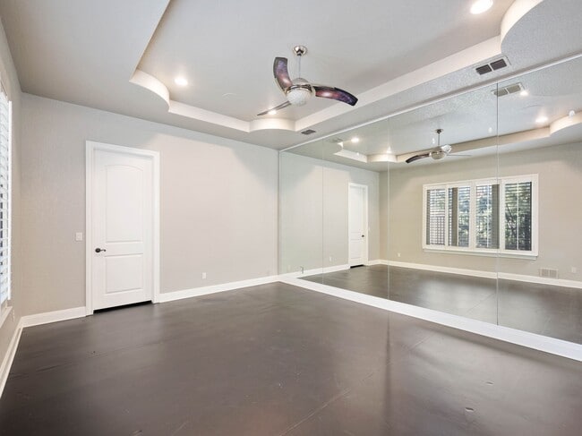 Building Photo - 202 Wellesley Loop