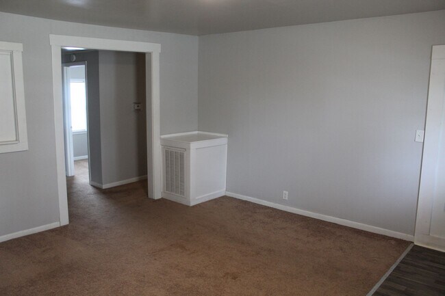 Building Photo - Cute 2BR in North Salem!