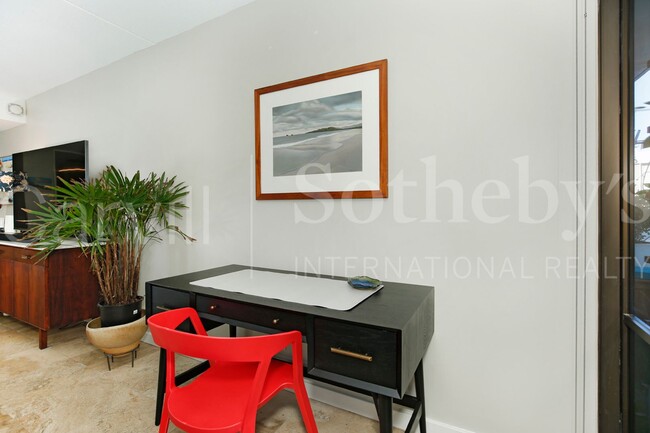 Building Photo - Fully Furnished Studio in the heart of Dow...