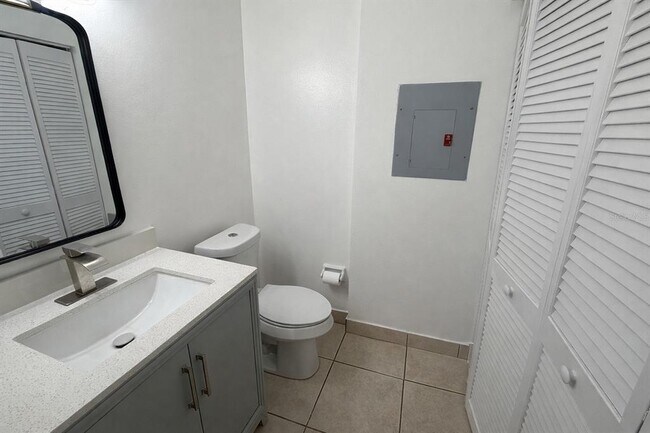 Building Photo - 2428 Summerfield Pl