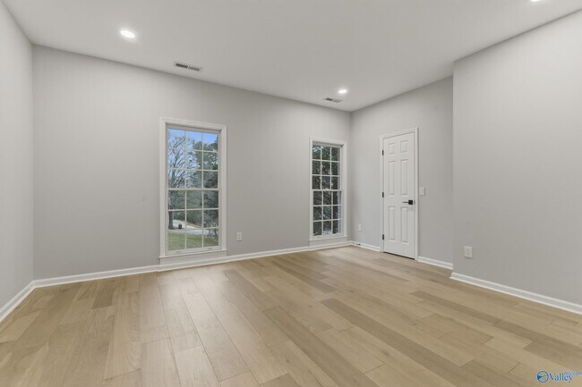 Building Photo - 226 Eastview Dr