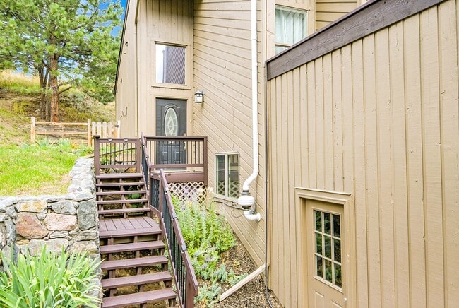 Building Photo - 30573 Sun Creek Dr